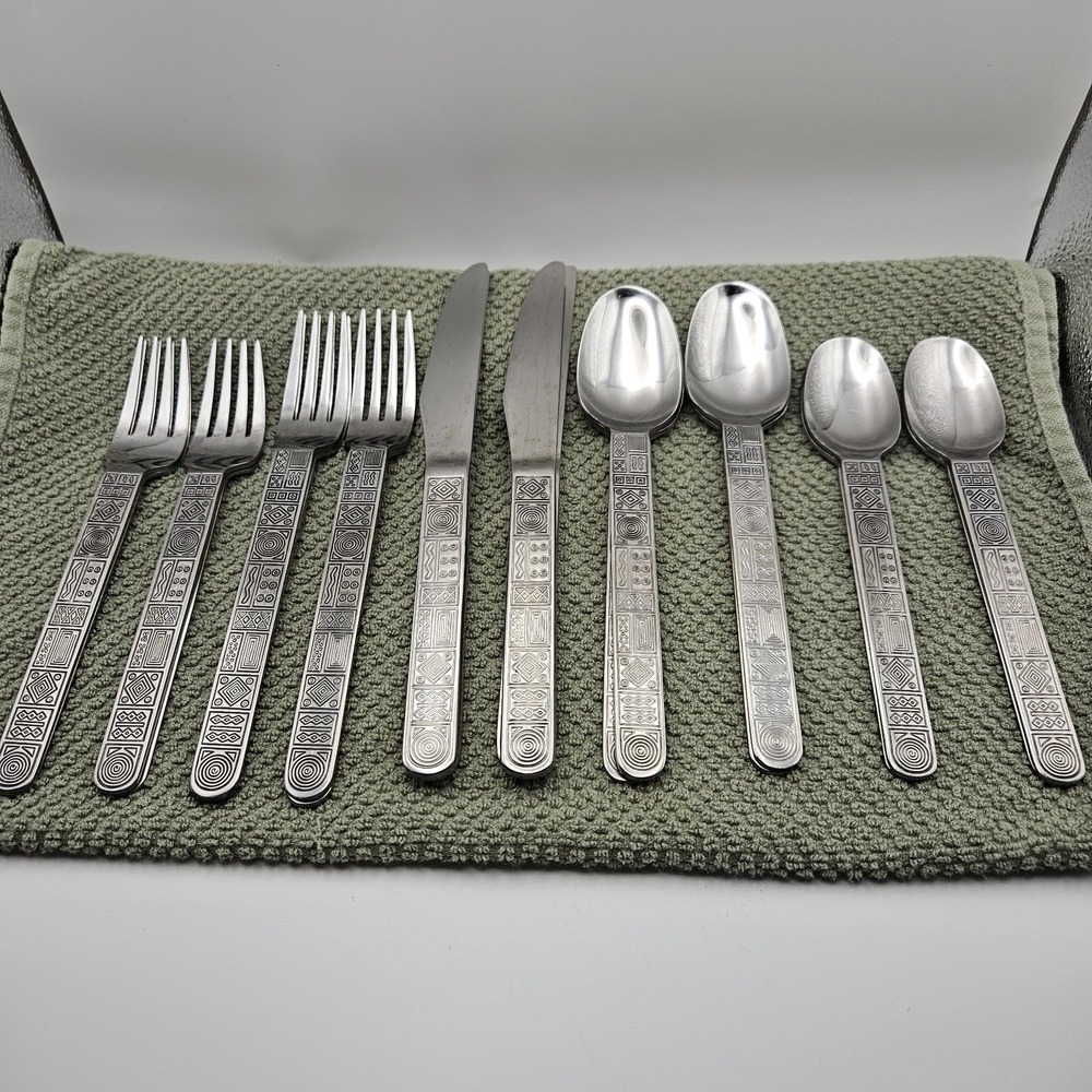 Aztec by Cambridge Stainless Steel Flatware Set 20pc Service for 4. 1990s